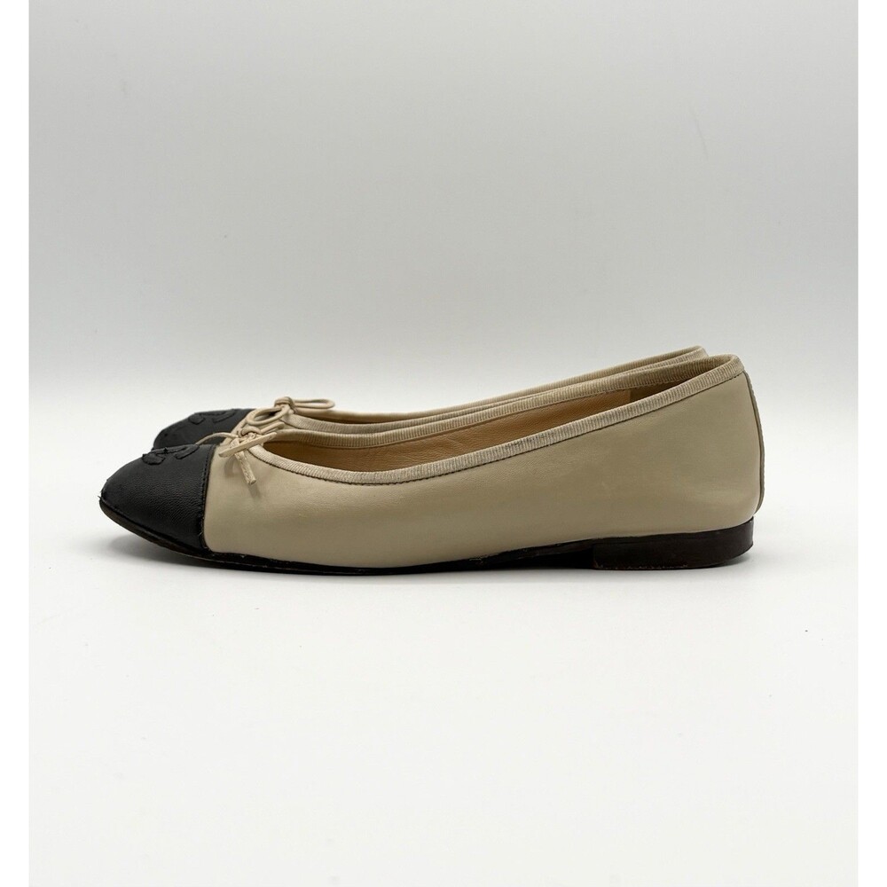 Chanel Ballet Flats Nude & Black Lambskin w/ CC Cap Toe Bow Detail Sz EU 34.5 - Picture 4 of 16